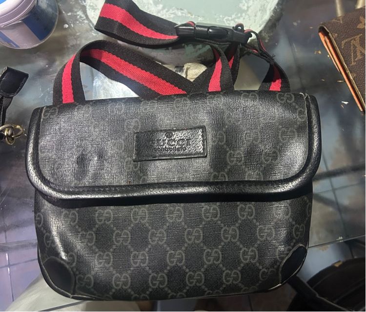 ชาย ดำ หนัง PU Gucci กระเป๋าคาดอก คนาดเอว