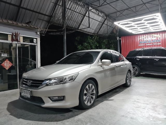 รถ Honda Accord 2.0 EL NAVI สี น้ำตาล