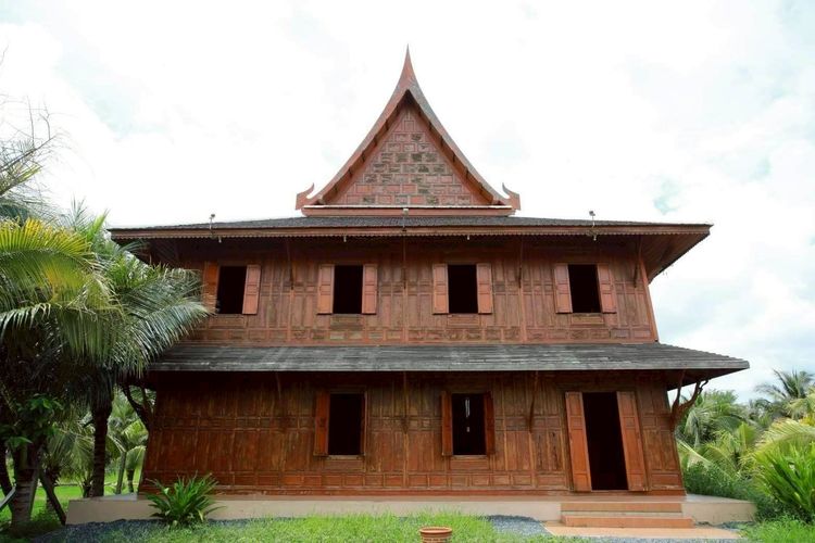 ขายด่วน ที่ดินพร้อมสิ่งปลูกสร้าง บ้านทรงไทย 