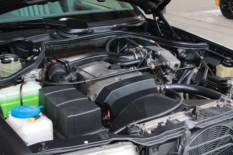 Mercedes-Benz E-Class 1993 E220 Sedan เบนซิน ไม่ติดแก๊ส เกียร์อัตโนมัติ ดำ รูปที่ 4
