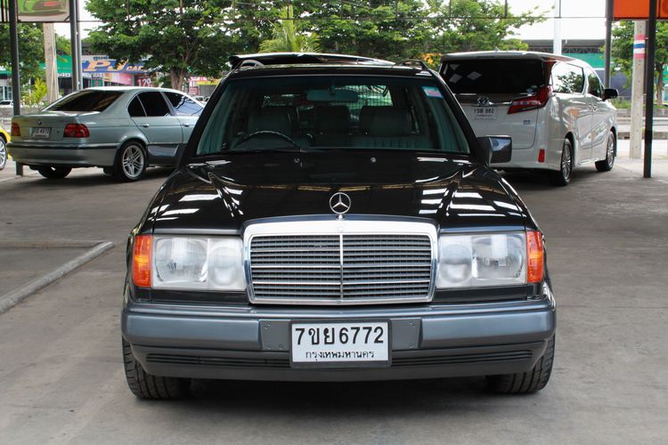 รถ Mercedes-Benz E-Class E220 สี ดำ