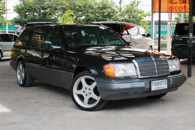 Mercedes-Benz E-Class 1993 E220 Sedan เบนซิน ไม่ติดแก๊ส เกียร์อัตโนมัติ ดำ รูปที่ 2