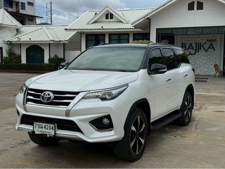 Toyota Fortuner 2016 2.8 TRD Sportivo 4WD Utility-car ดีเซล ไม่ติดแก๊ส เกียร์อัตโนมัติ ขาว รูปที่ 4