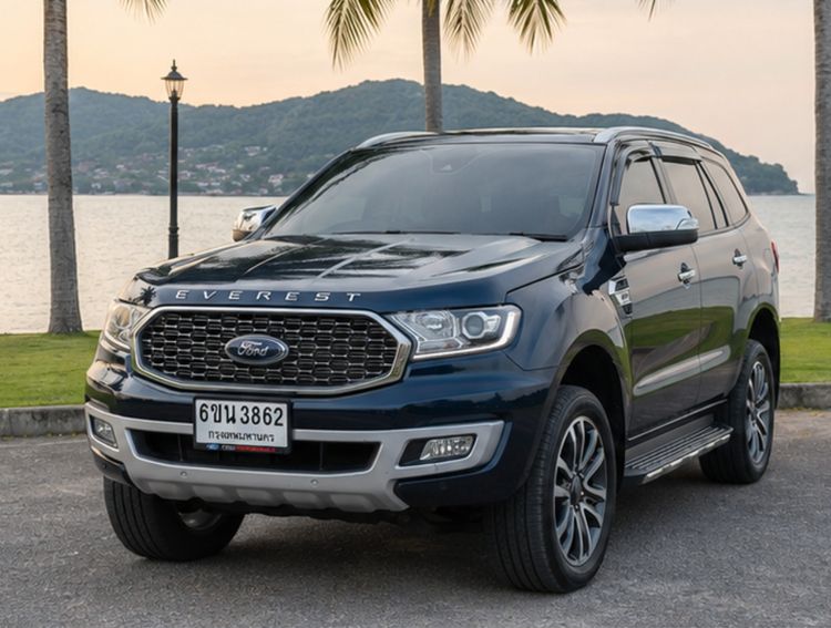 รถ Ford Everest 2.0 Titanium Plus สี น้ำเงิน