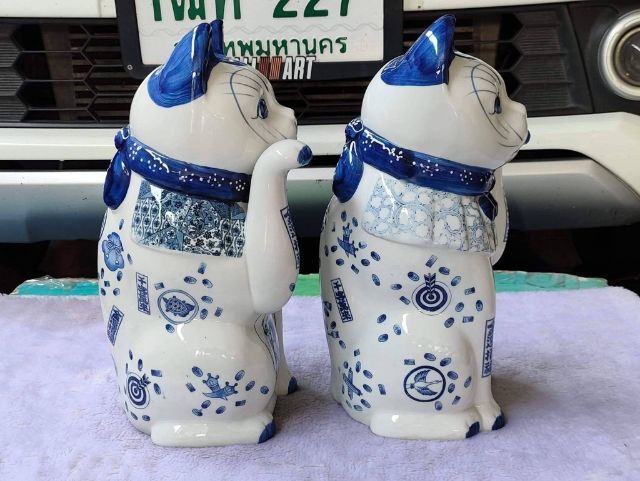 2.แมวกวักคู่จตุเทพ ไซค์ใหญ่หายากมากๆ
มาเนกิเนะโกะ (Maneki-neko) หรือที่รู้จักกันในชื่อ "แมวกวักนำโชค" ของญี่ปุ่น 
 รูปที่ 5