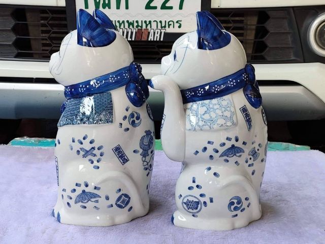 2.แมวกวักคู่จตุเทพ ไซค์ใหญ่หายากมากๆ
มาเนกิเนะโกะ (Maneki-neko) หรือที่รู้จักกันในชื่อ "แมวกวักนำโชค" ของญี่ปุ่น 
 รูปที่ 7