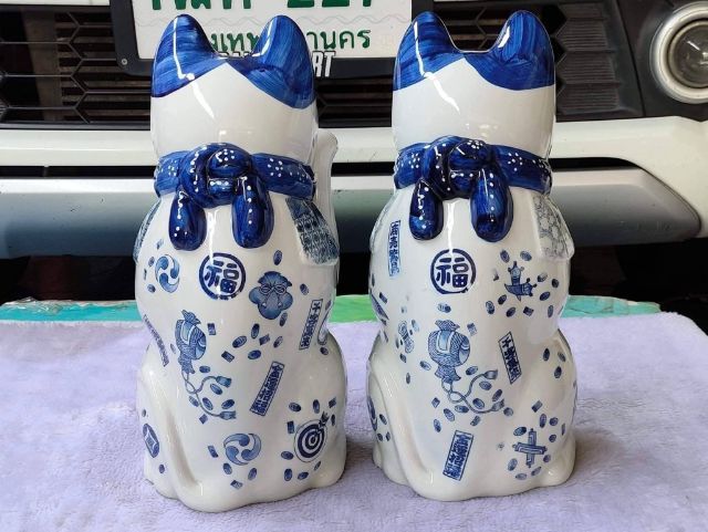 2.แมวกวักคู่จตุเทพ ไซค์ใหญ่หายากมากๆ
มาเนกิเนะโกะ (Maneki-neko) หรือที่รู้จักกันในชื่อ "แมวกวักนำโชค" ของญี่ปุ่น 
 รูปที่ 6
