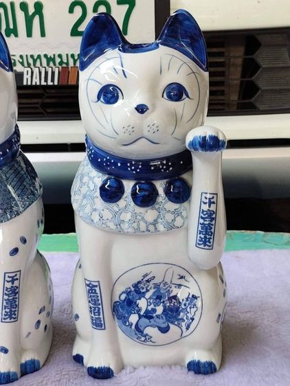 2.แมวกวักคู่จตุเทพ ไซค์ใหญ่หายากมากๆ
มาเนกิเนะโกะ (Maneki-neko) หรือที่รู้จักกันในชื่อ "แมวกวักนำโชค" ของญี่ปุ่น 
 รูปที่ 3