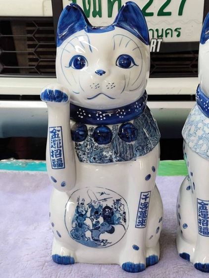 2.แมวกวักคู่จตุเทพ ไซค์ใหญ่หายากมากๆ
มาเนกิเนะโกะ (Maneki-neko) หรือที่รู้จักกันในชื่อ "แมวกวักนำโชค" ของญี่ปุ่น 
 รูปที่ 4