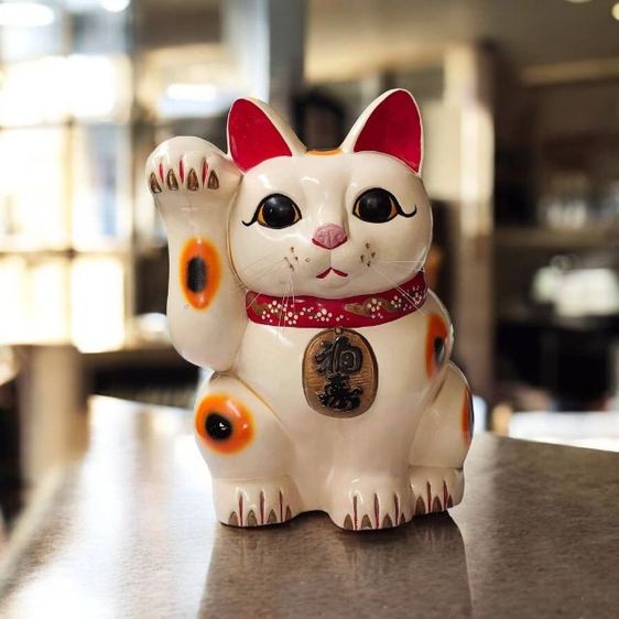 1.แมวกวัก งานเก่าหายากตัวใหญ่โตมโหฬารอ้วนท้วนสมบูรณ์  มาเนกิเนะโกะ (Maneki Neko) หรือที่รู้จักกันในชื่อ "แมวกวัก" 