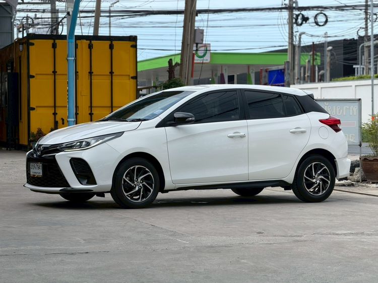รถ Toyota Yaris 1.2 Sport สี ขาว