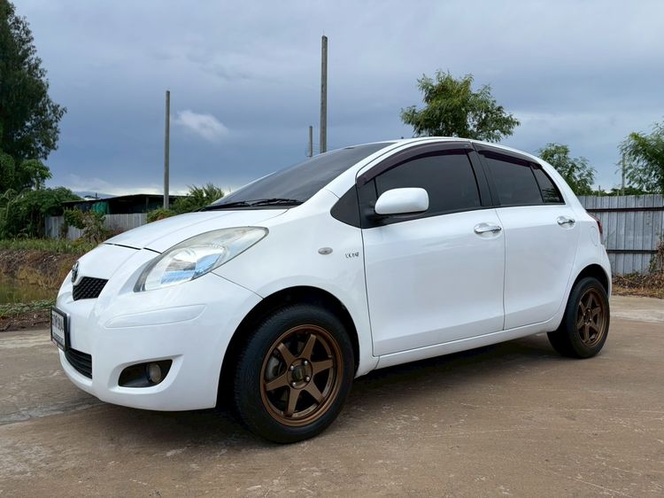 Toyota Yaris 2013 1.5 E Sedan เบนซิน ไม่ติดแก๊ส เกียร์อัตโนมัติ ขาว รูปที่ 3