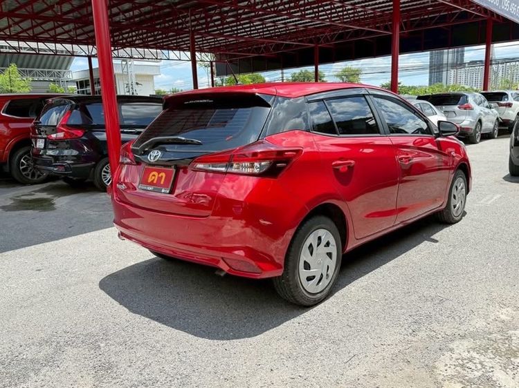 Toyota Yaris 2022 1.2 Entry Sedan เบนซิน ไม่ติดแก๊ส เกียร์อัตโนมัติ แดง รูปที่ 4