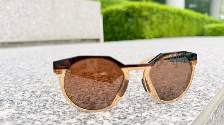 สภาพใหม่มาก แว่นตากันแดดรุ่น เอ็มบัปเป้ ของแท้ยี่ห้อ OAKLEY