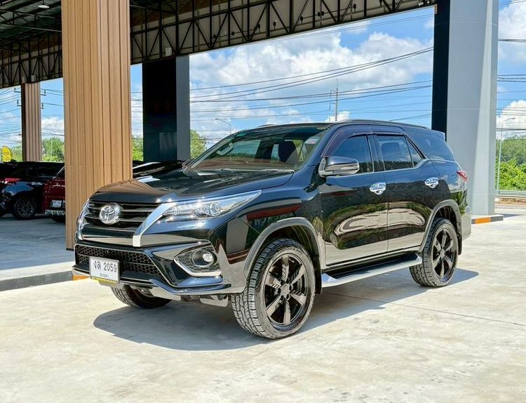 รถ Toyota Fortuner 2.8 TRD Sportivo สี ดำ