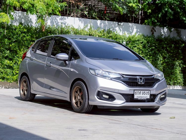 รถ Honda Jazz 1.5 V สี บรอนซ์เงิน
