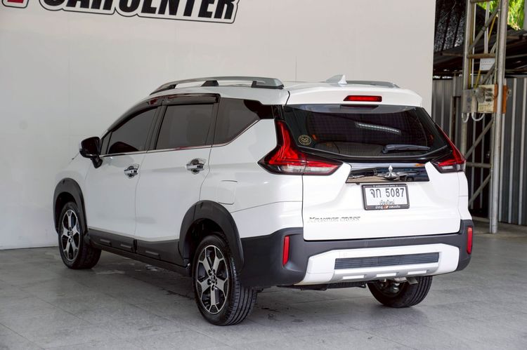 Toyota Corolla Cross 2023 1.8 HEV GR Sport Utility-car ไฮบริด ไม่ติดแก๊ส เกียร์อัตโนมัติ ขาว รูปที่ 4