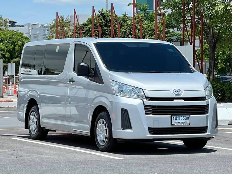 Toyota Hiace 2022 2.8 GL Van ดีเซล ไม่ติดแก๊ส เกียร์ธรรมดา เทา