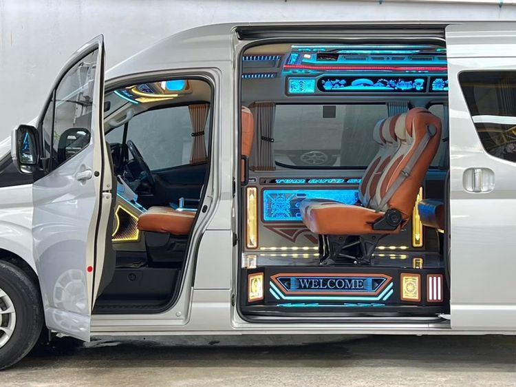 Toyota Commuter 2020 2.8 Van ดีเซล ไม่ติดแก๊ส เกียร์ธรรมดา เทา รูปที่ 3