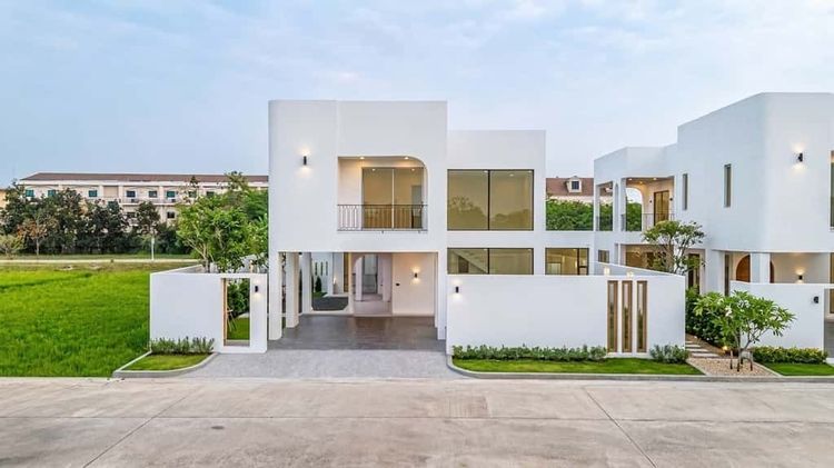 ขาย Luxury Modern Pool Villa วิวภูเขา ใกล้ Lanna International School เพียง 900 ม. ทำเลหายาก โซนหางดง เชียงใหม่
