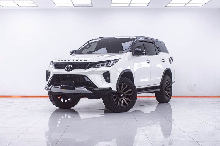 Toyota Fortuner 2021 2.8 Legender Black Top 4WD Utility-car ดีเซล ไม่ติดแก๊ส เกียร์อัตโนมัติ ขาว