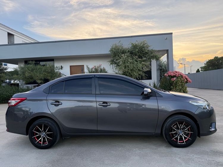 รถ Toyota Vios 1.5 E สี เทา