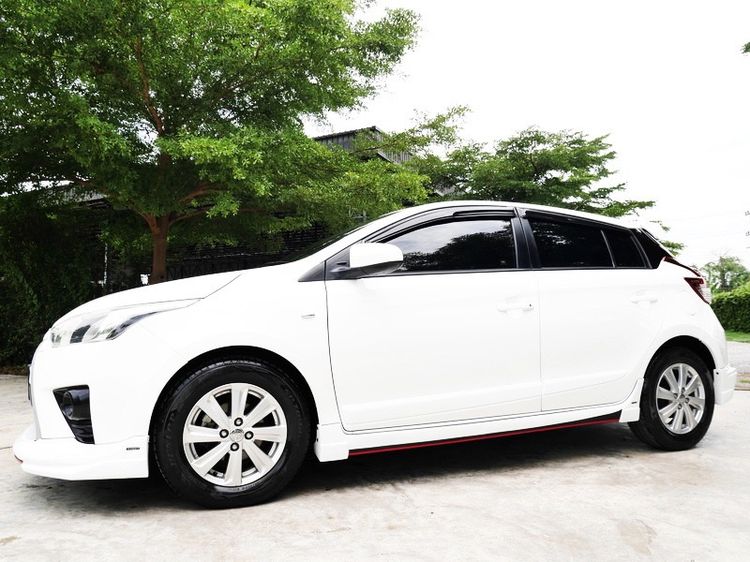 รถ Toyota Yaris 1.2 E สี ขาว