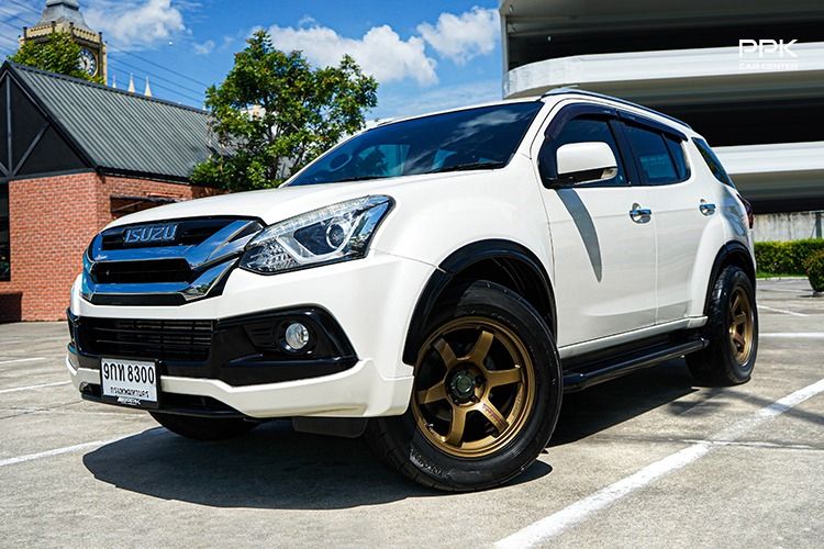 รถ Isuzu MU-X 1.9 The Onyx สี ขาว