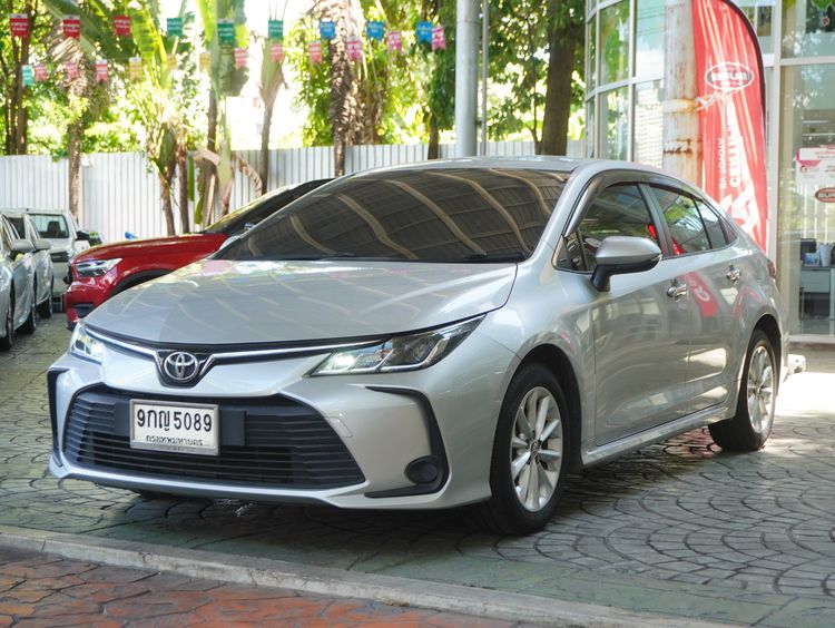 รถ Toyota Altis 1.6 G สี บรอนซ์เงิน