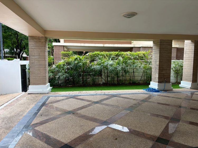 มีบางส่วน ให้เช่าบ้านหรู 2 ชั้น หมู่บ้าน Narasiri Pattanakarn-Srinakarin 135 ตร.ว.ใกล้โรงเรียนนานาชาติ และ MRT คลองกลันตัน รูปที่ 3