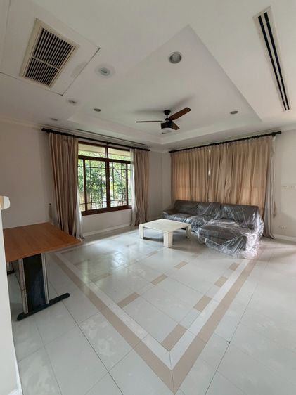 มีบางส่วน ให้เช่าบ้านหรู 2 ชั้น หมู่บ้าน Narasiri Pattanakarn-Srinakarin 135 ตร.ว.ใกล้โรงเรียนนานาชาติ และ MRT คลองกลันตัน รูปที่ 4