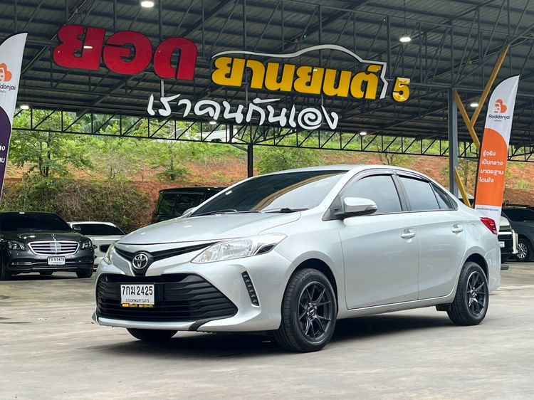 Toyota Vios 2017 1.5 J Sedan เบนซิน ไม่ติดแก๊ส เกียร์อัตโนมัติ บรอนซ์เงิน