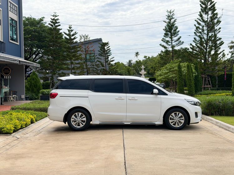 Kia Grand Carnival 2017 2.2 LX Utility-car ดีเซล ไม่ติดแก๊ส เกียร์อัตโนมัติ ขาว รูปที่ 4
