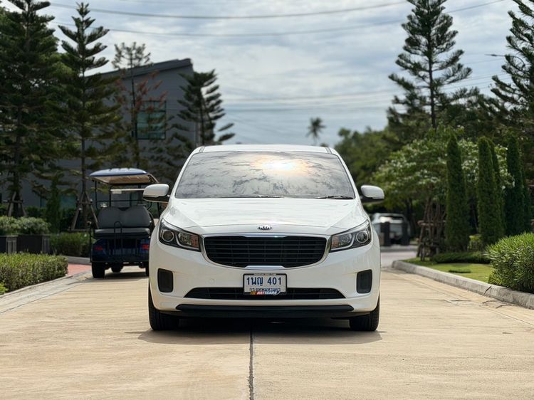 Kia Grand Carnival 2017 2.2 LX Utility-car ดีเซล ไม่ติดแก๊ส เกียร์อัตโนมัติ ขาว รูปที่ 2