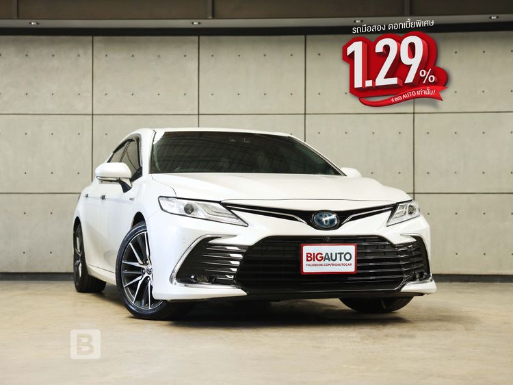 Toyota Camry 2023 2.5 HEV Premium Luxury Sedan ไฮบริด ไม่ติดแก๊ส เกียร์อัตโนมัติ ขาว