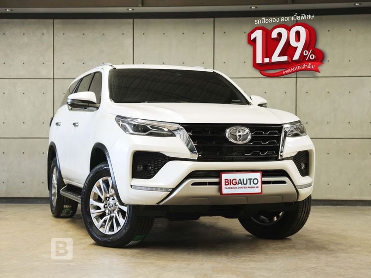 รถ Toyota Fortuner 2.4 V สี ขาว