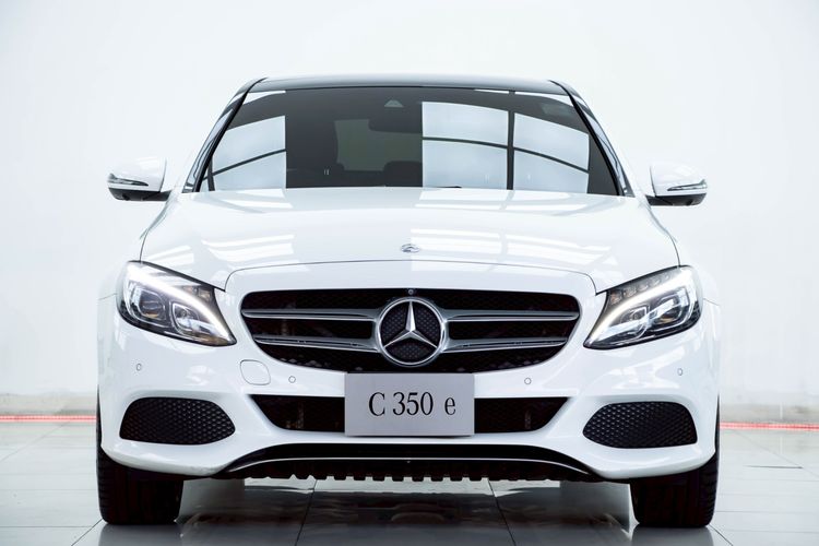 Mercedes-Benz C-Class 2016 C350e Sedan ปลั๊กอินไฮบริด (PHEV) ไม่ติดแก๊ส เกียร์อัตโนมัติ ขาว รูปที่ 4