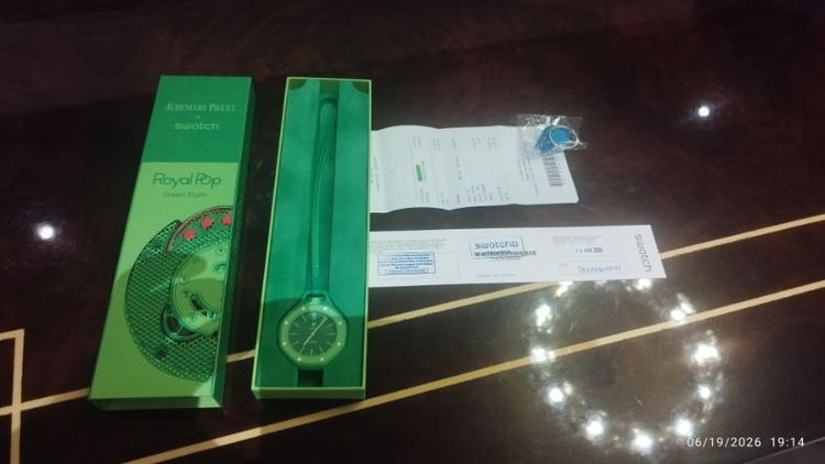 เขียว Ap x swatch Green