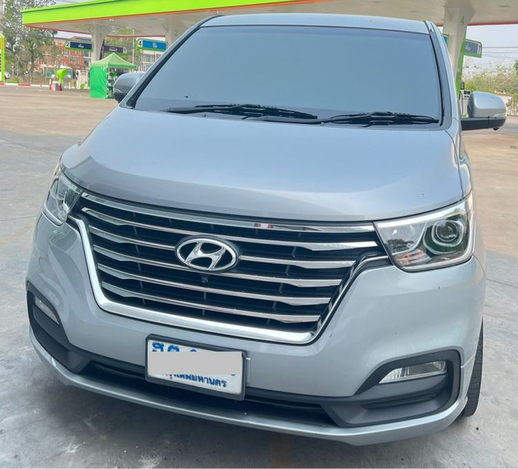 รถ Hyundai H-1  2.5 Elite สี บรอนซ์เงิน