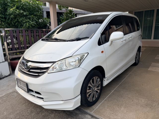 รถ Honda Freed 1.5 SE สี ขาว