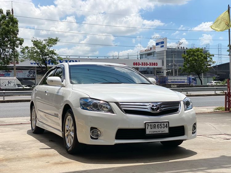 รถ Toyota Camry 2.4 Hybrid สี ขาว