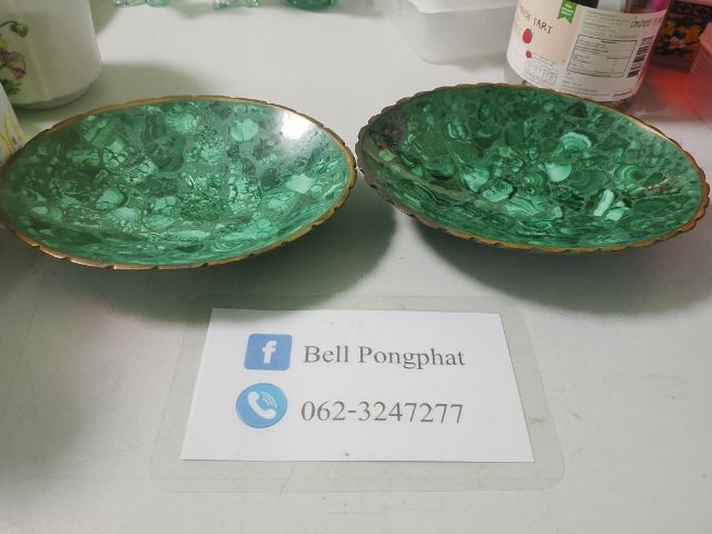 ถ้วยหรือจานเปลหินมาลาไคต์(Malachite)ขอบทองเหลืองฉลุลาย

