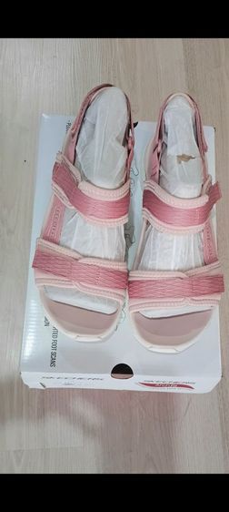 รองเท้าSkechers  Arch fit รองเท้าเพื่อสุขภาพ   เบอร์ 37  สีชมพู  Rose  หวานละมุน เป็น VEGEN ใส่สบาย และรักษ์โลก  ของแท้ 100 เปอร์เซ็นต์  สภาพดีเยี่ยม สภาพนางฟ้า เหมือนใหม่ ใส่เพียงแค่ครั้งเดียวเท่านั้น พร้อมส่งต่อให้คนที่ใช่เจ้าของที่แท้จริง  นะคะ รูปที่ 4