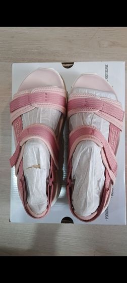 รองเท้าSkechers Arch fit รองเท้าเพื่อสุขภาพ เบอร์ 37 สีชมพู Rose หวานละมุน เป็น VEGEN ใส่สบาย และรักษ์โลก ของแท้ 100 เปอร์เซ็นต์ สภาพดีเยี่ยม สภาพนางฟ้า เหมือนใหม่ ใส่เพียงแค่ครั้งเดียวเท่านั้น พร้อมส่งต่อให้คนที่ใช่เจ้าของที่แท้จริง นะคะ