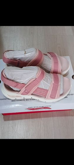 รองเท้าSkechers  Arch fit รองเท้าเพื่อสุขภาพ   เบอร์ 37  สีชมพู  Rose  หวานละมุน เป็น VEGEN ใส่สบาย และรักษ์โลก  ของแท้ 100 เปอร์เซ็นต์  สภาพดีเยี่ยม สภาพนางฟ้า เหมือนใหม่ ใส่เพียงแค่ครั้งเดียวเท่านั้น พร้อมส่งต่อให้คนที่ใช่เจ้าของที่แท้จริง  นะคะ รูปที่ 3