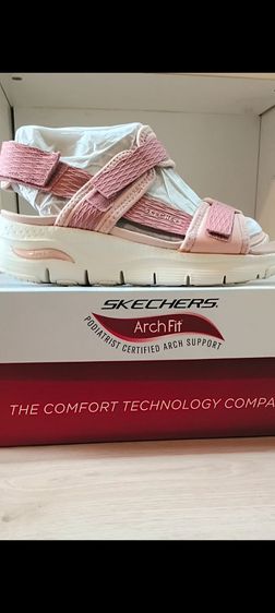 รองเท้าSkechers  Arch fit รองเท้าเพื่อสุขภาพ   เบอร์ 37  สีชมพู  Rose  หวานละมุน เป็น VEGEN ใส่สบาย และรักษ์โลก  ของแท้ 100 เปอร์เซ็นต์  สภาพดีเยี่ยม สภาพนางฟ้า เหมือนใหม่ ใส่เพียงแค่ครั้งเดียวเท่านั้น พร้อมส่งต่อให้คนที่ใช่เจ้าของที่แท้จริง  นะคะ รูปที่ 2