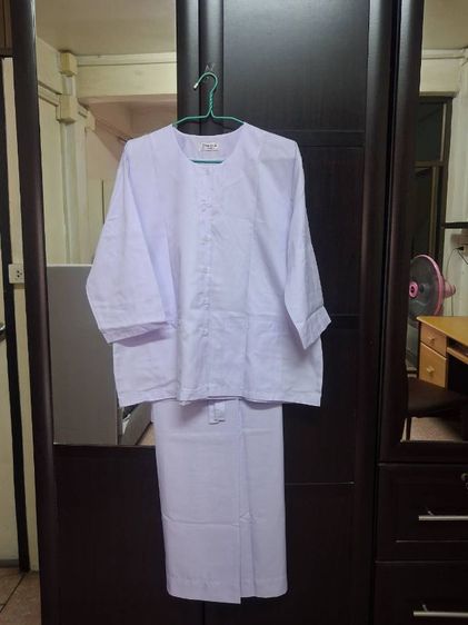 ชุดกระโปรงและเสื้อผู้หญิง