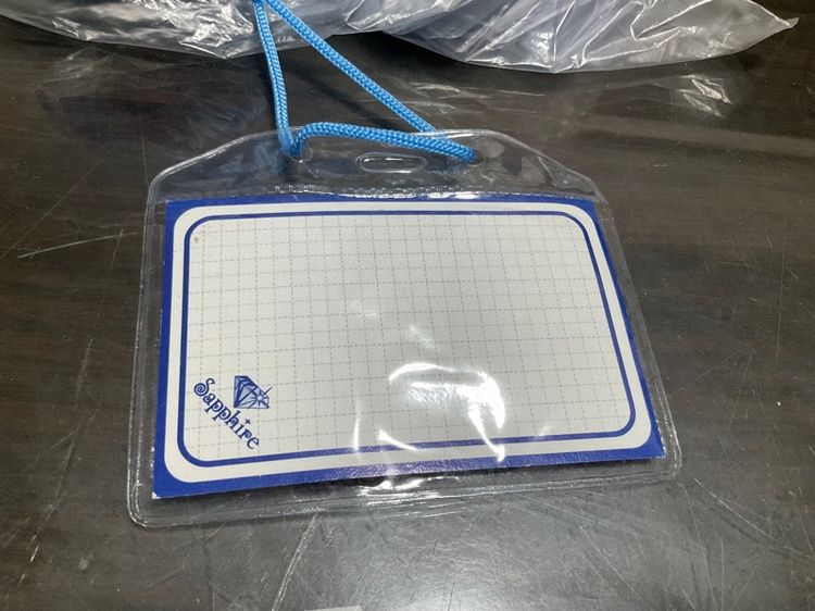 ป้ายชื่อพลาสติกแนวนอนพร้อมเชือกคล้องคอ ขนาดบัตร 6x9.5 ซม ชิ้นละ 5 บาท