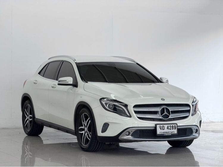 Mercedes-Benz GLA-Class 2015 GLA200 Utility-car เบนซิน ไม่ติดแก๊ส เกียร์อัตโนมัติ ขาว รูปที่ 3