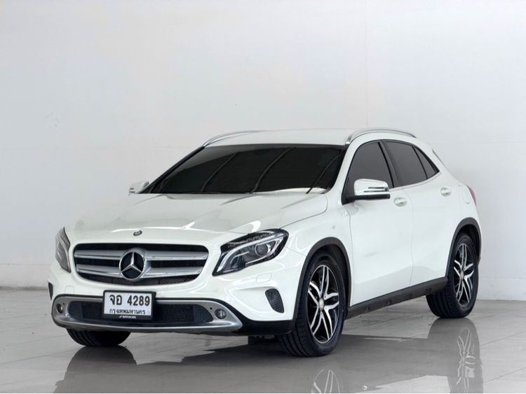 รถ Mercedes-Benz GLA-Class GLA200 สี ขาว